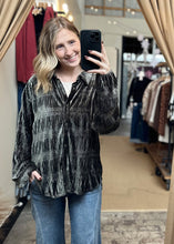 Load image into Gallery viewer, Ryah Velvet Button Up