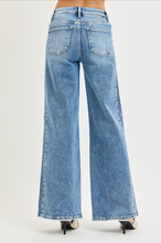 Load image into Gallery viewer, Dorian Risen Jeans
