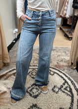 Load image into Gallery viewer, Alfie Risen Jeans
